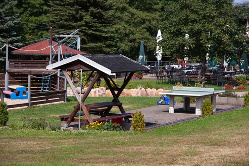 Spielplatz mit Tischtennisplatte, Pohlteichschänke