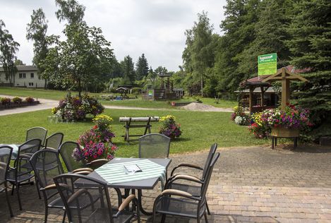 Terrassenblick auf den Spielplatz