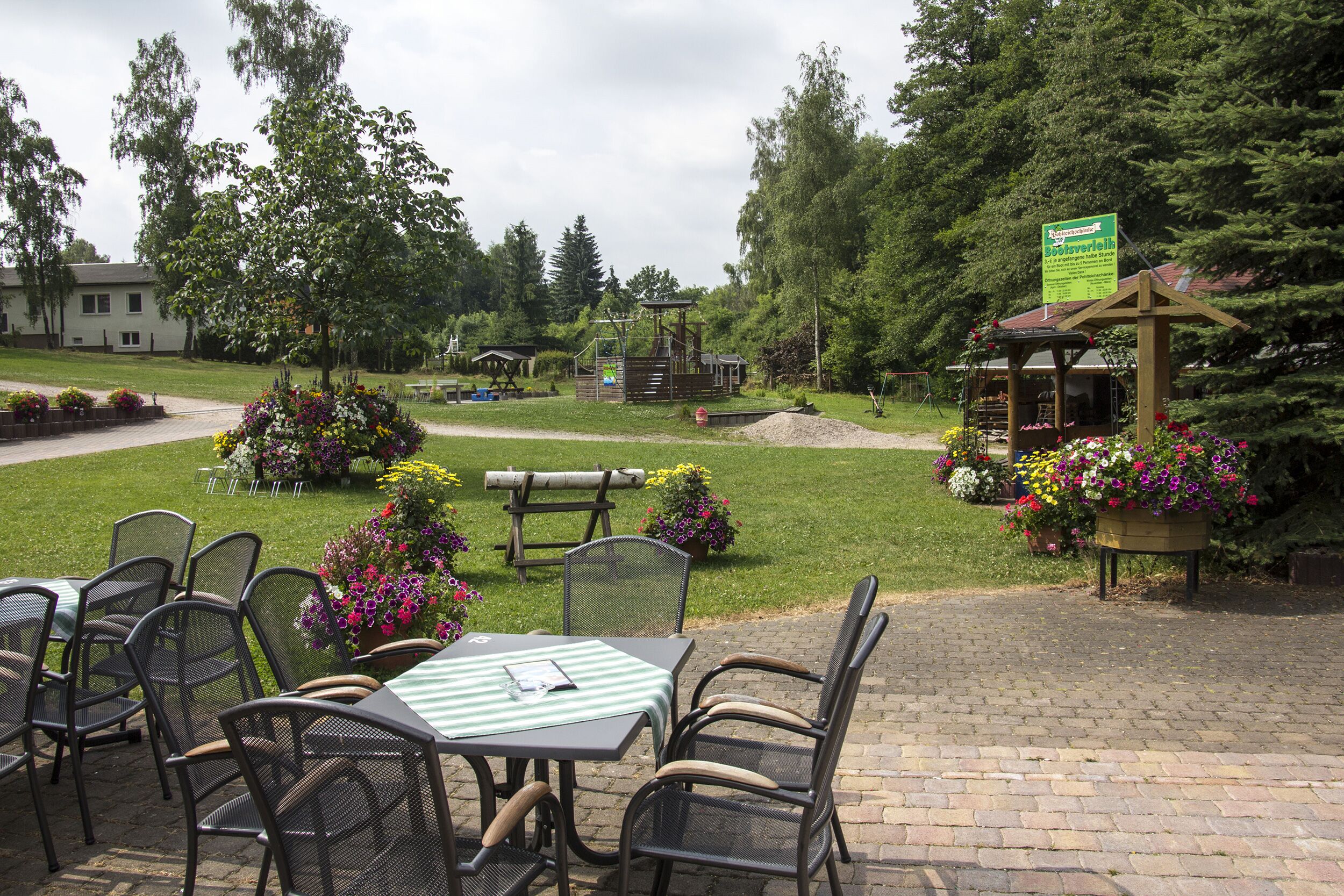Terrassenblick auf den Spielplatz, Pohlteichschänke